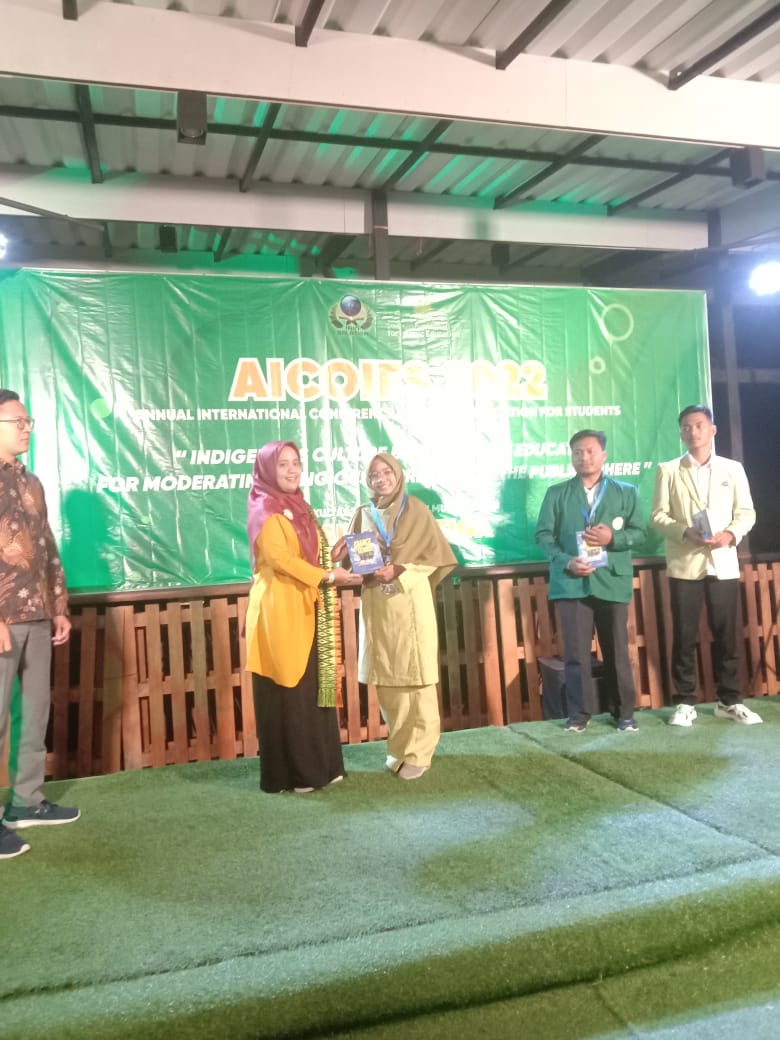 Delegasi FTK UIN SUSKA Riau Sabet Dua Penghargaan Di Konferensi